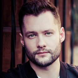 اهنگ Boys In The Street از CALUM SCOTT