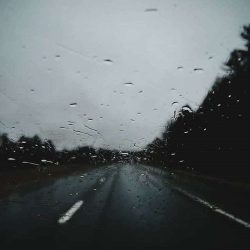 اهنگ امان از گریه های زیر باران با صدای زن